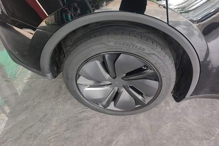 Used Tesla Model Y 2025 Rear-Wheel-Drive Version Right Rear Wheel Hub