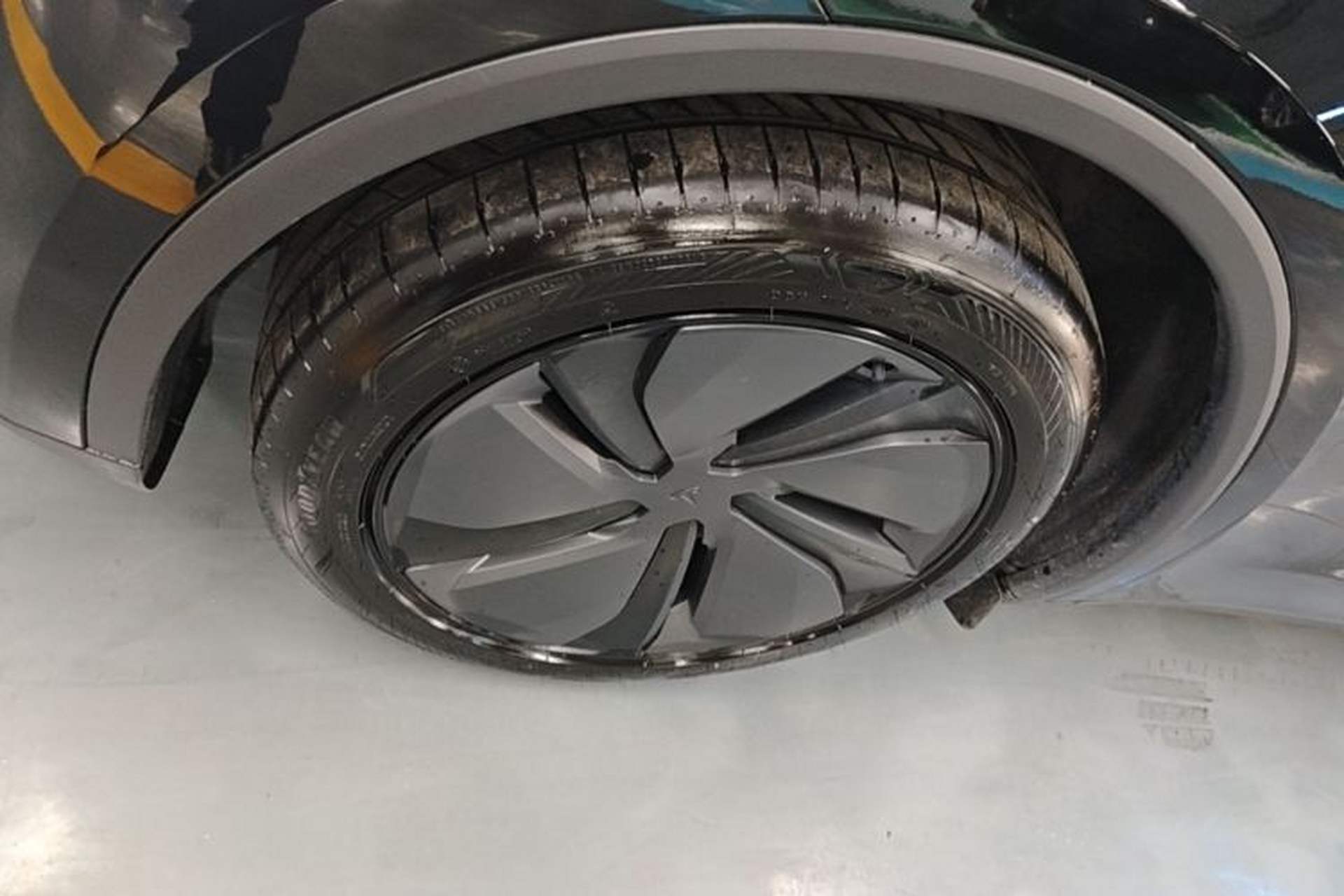Used Tesla Model Y 2025 Rear-Wheel-Drive Version Right Rear Wheel Hub