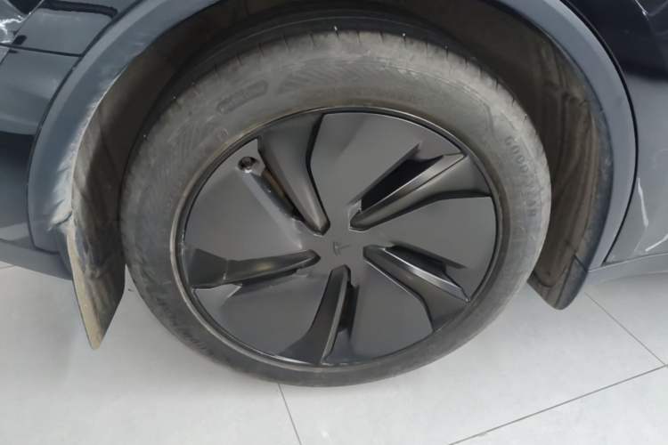 Used Tesla Model Y 2025 Rear-Wheel-Drive Version Right Rear Wheel Hub