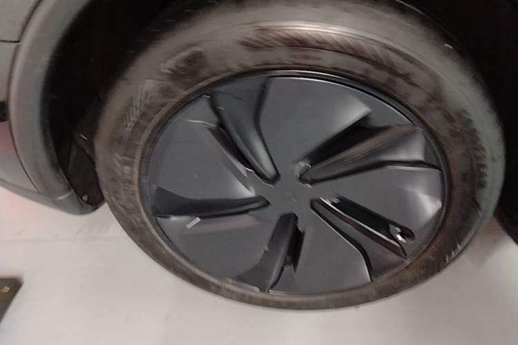 Used Tesla Model Y 2025 Rear-Wheel-Drive Version Right Rear Wheel Hub