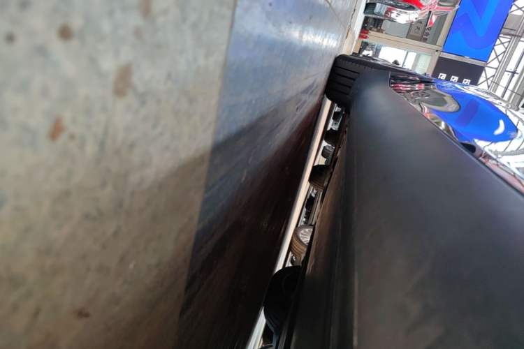 Used Tesla Model Y 2025 Rear-Wheel-Drive Version Right Side Sill
