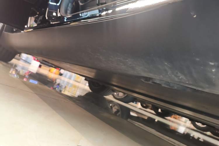 Used Tesla Model Y 2025 Rear-Wheel-Drive Version Right Side Sill