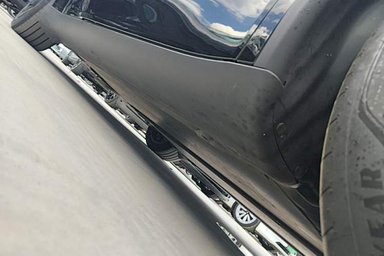 Used Tesla Model Y 2025 Rear-Wheel-Drive Version Right Side Sill