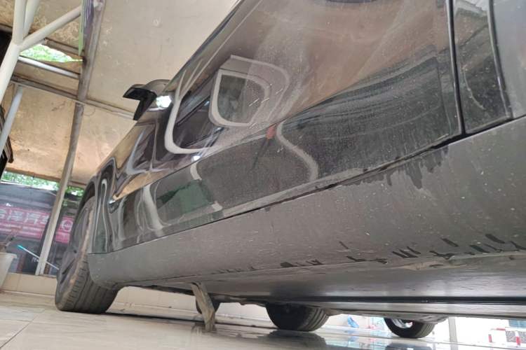 Used Tesla Model Y 2025 Updated Version Long-Range All-Wheel Drive Right Side Sill