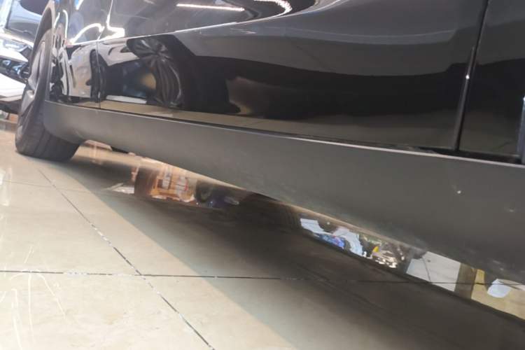 Used Tesla Model Y 2025 Rear-Wheel-Drive Version Right Side Sill