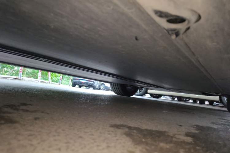 Used Tesla Model Y 2025 Long-Range All-Wheel-Drive Version Right Side Sill