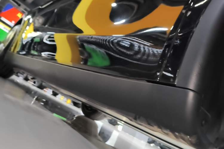 Used Tesla Model Y 2025 Updated Version Long-Range All-Wheel Drive Right Side Sill