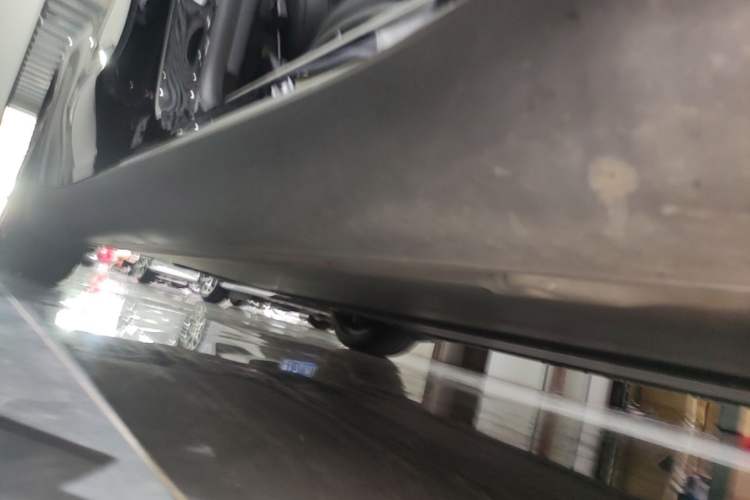 Used Tesla Model Y 2025 Long-Range All-Wheel-Drive Version Right Side Sill