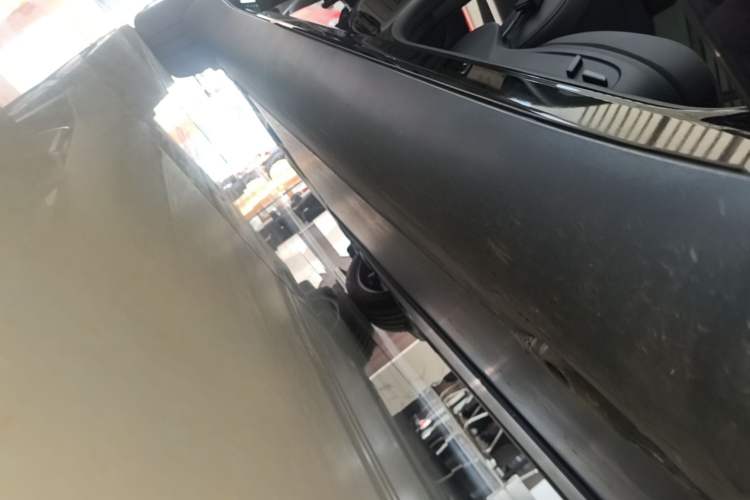 Used Tesla Model Y 2025 Rear-Wheel-Drive Version Right Side Sill