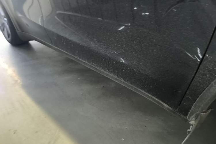 Used Tesla Model Y 2025 Updated Version Long-Range All-Wheel Drive Right Side Sill