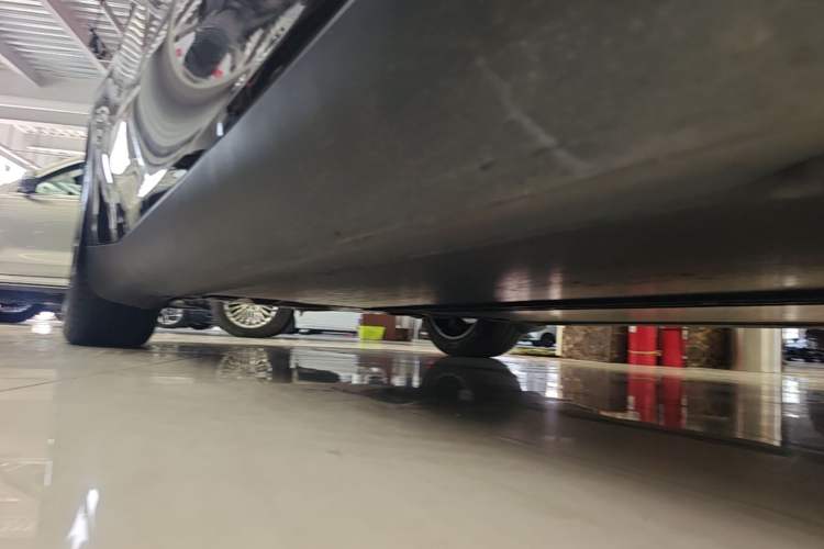 Used Tesla Model Y 2025 Rear-Wheel-Drive Version Right Side Sill