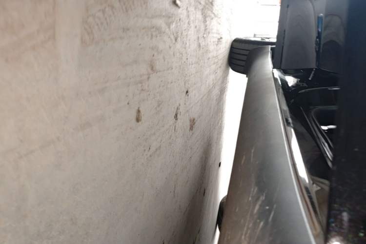 Used Tesla Model Y 2025 Rear-Wheel-Drive Version Right Side Sill