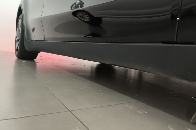 Used Tesla Model Y 2025 Rear-Wheel-Drive Version Right Side Sill