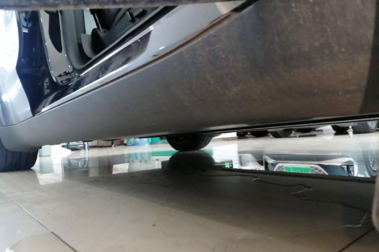 Used Tesla Model Y 2025 Rear-Wheel-Drive Version Right Side Sill