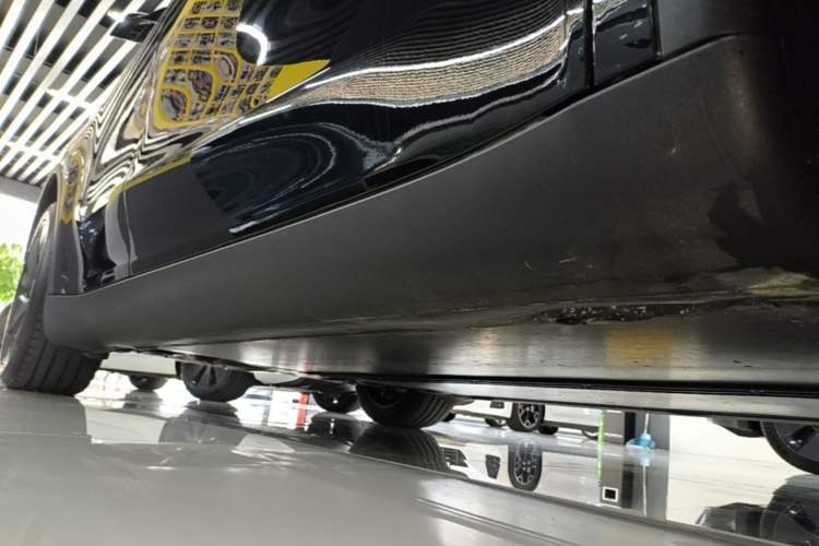 Used Tesla Model Y 2025 Rear-Wheel-Drive Version Right Side Sill