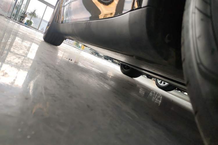 Used Tesla Model Y 2025 Rear-Wheel-Drive Version Right Side Sill