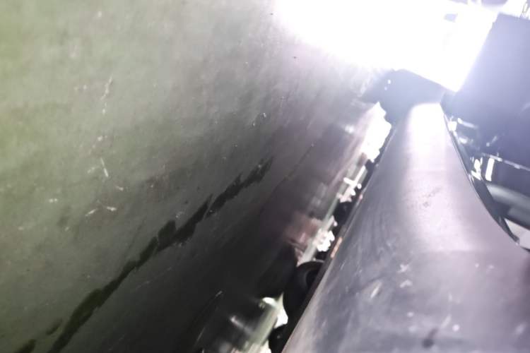 Used Tesla Model Y 2025 Long-Range All-Wheel-Drive Version Right Side Sill