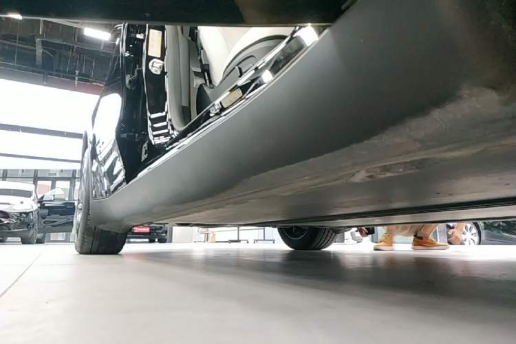 Used Tesla Model Y 2025 Rear-Wheel-Drive Version Right Side Sill