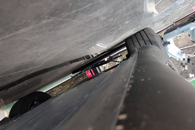 Used Tesla Model Y 2025 Rear-Wheel-Drive Version Right Side Sill