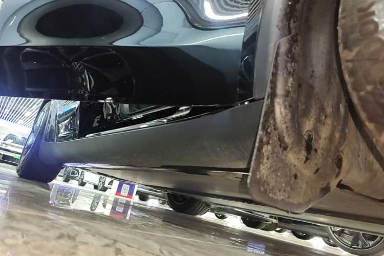 Used Tesla Model Y 2025 Long-Range All-Wheel-Drive Version Right Side Sill