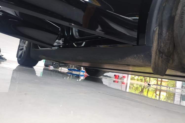 Used Tesla Model Y 2025 Rear-Wheel-Drive Version Right Side Sill