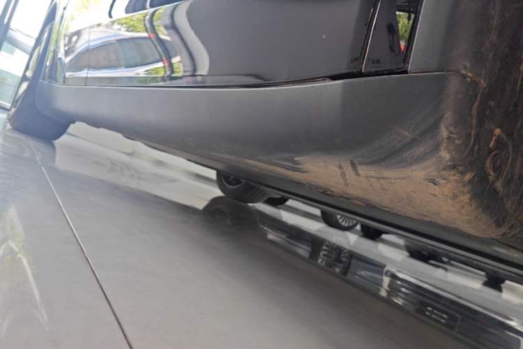 Used Tesla Model Y 2025 Updated Version Long-Range All-Wheel Drive Right Side Sill