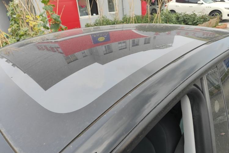 Used Tesla Model Y 2025 Rear-Wheel-Drive Version Roof