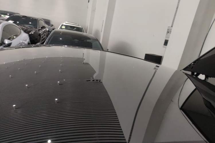 Used Tesla Model Y 2025 Long-Range All-Wheel-Drive Version Roof