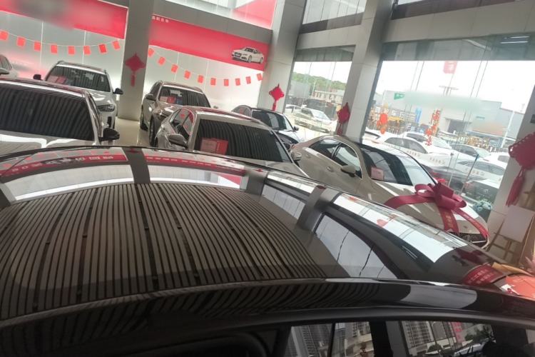 Used Tesla Model Y 2025 Rear-Wheel-Drive Version Roof