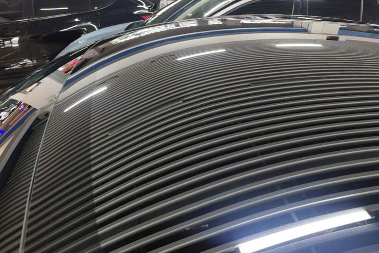 Used Tesla Model Y 2025 Long-Range All-Wheel-Drive Version Roof