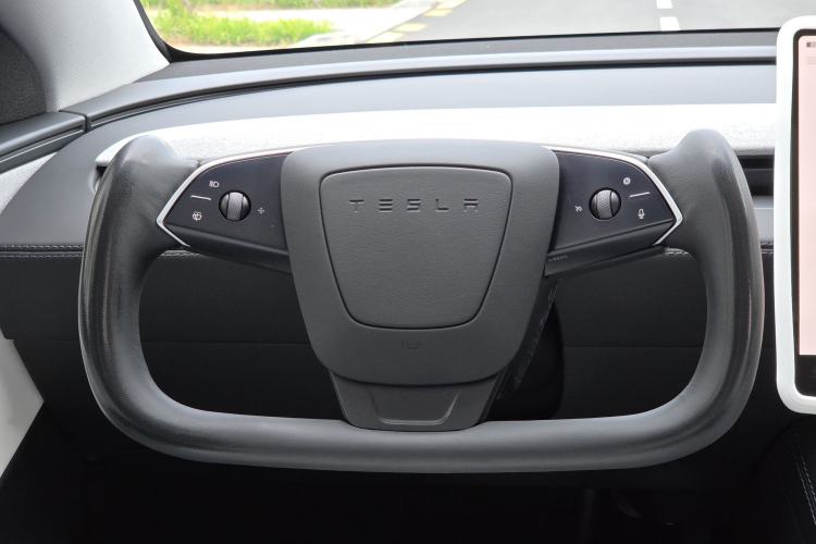Used Tesla Model Y 2025 Rear-Wheel-Drive Version Steering Wheel