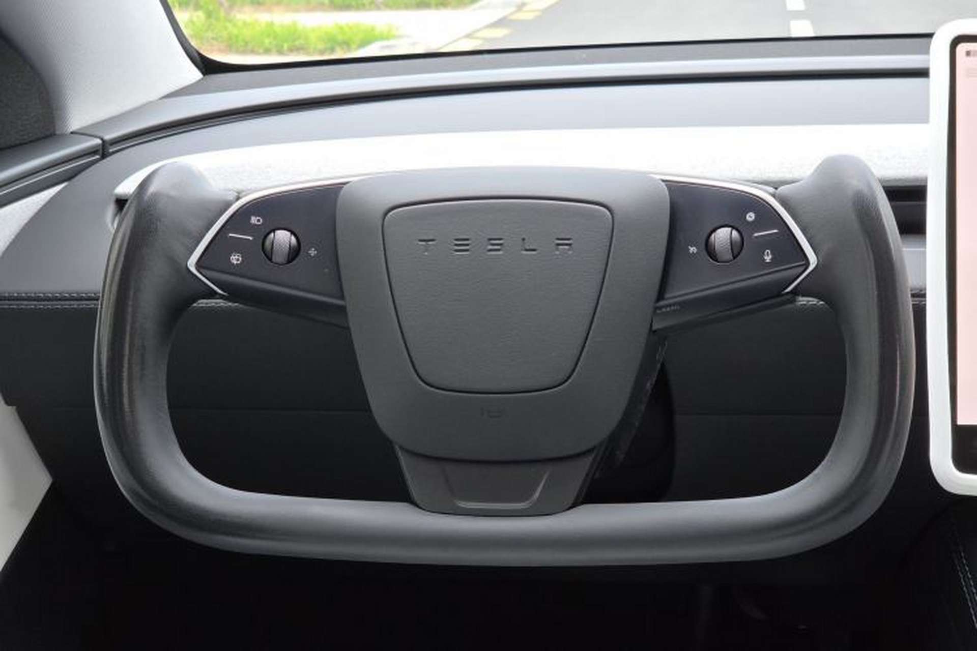 Used Tesla Model Y 2025 Rear-Wheel-Drive Version Steering Wheel