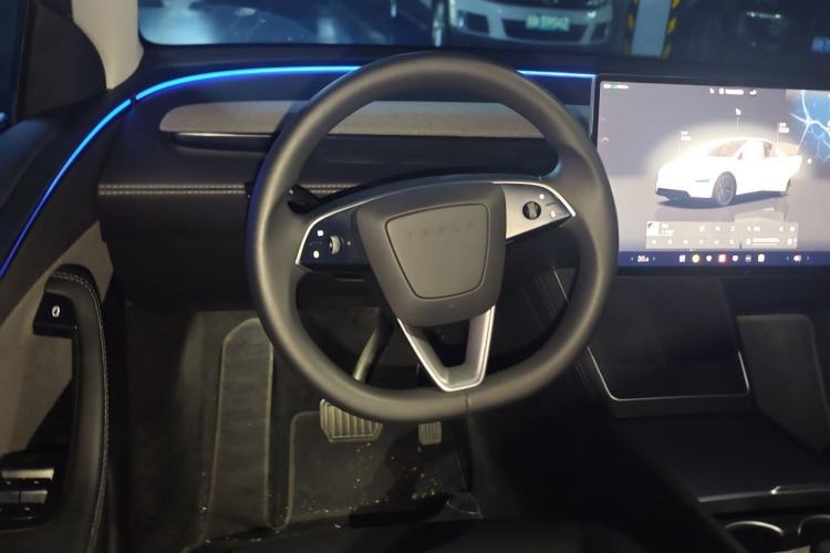 Used Tesla Model Y 2025 Rear-Wheel-Drive Version Steering Wheel