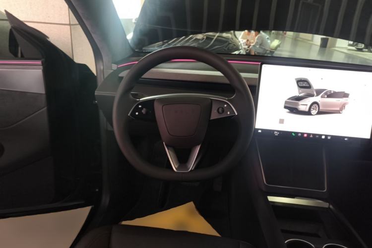 Used Tesla Model Y 2025 Long-Range All-Wheel-Drive Version Steering Wheel