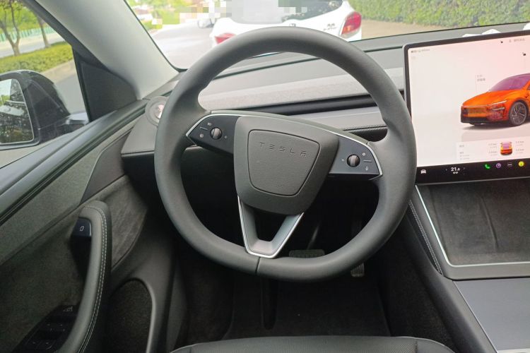 Used Tesla Model Y 2025 Updated Version Long-Range All-Wheel Drive Steering Wheel