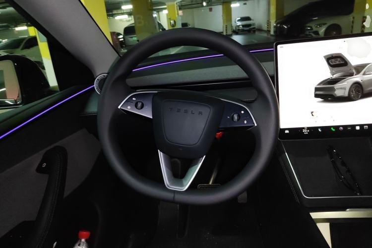 Used Tesla Model Y 2025 Rear-Wheel-Drive Version Steering Wheel