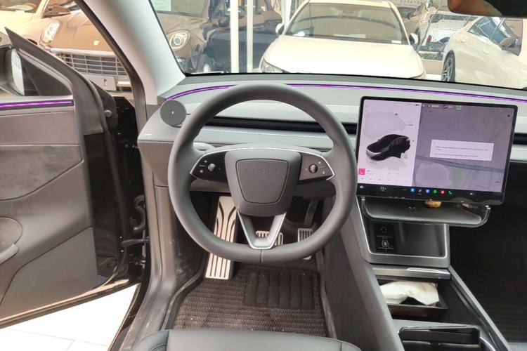 Used Tesla Model Y 2025 Updated Version Long-Range All-Wheel Drive Steering Wheel