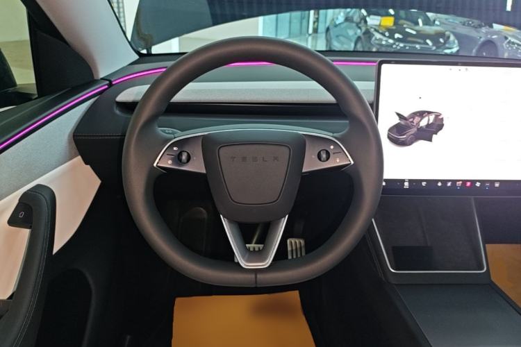 Used Tesla Model Y 2025 Long-Range All-Wheel-Drive Version Steering Wheel