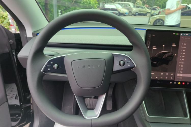 Used Tesla Model Y 2025 Long-Range All-Wheel-Drive Version Steering Wheel