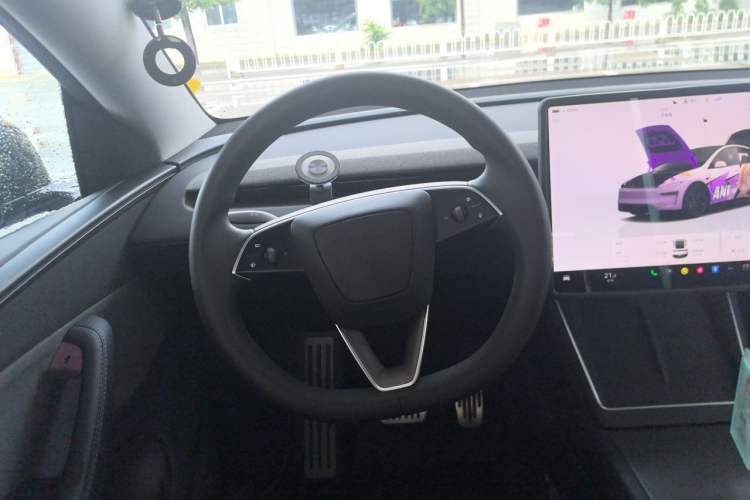 Used Tesla Model Y 2025 Rear-Wheel-Drive Version Steering Wheel