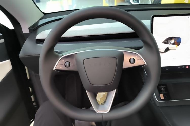 Used Tesla Model Y 2025 Updated Version Long-Range All-Wheel Drive Steering Wheel
