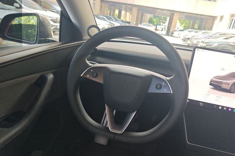 Used Tesla Model Y 2025 Rear-Wheel-Drive Version Steering Wheel