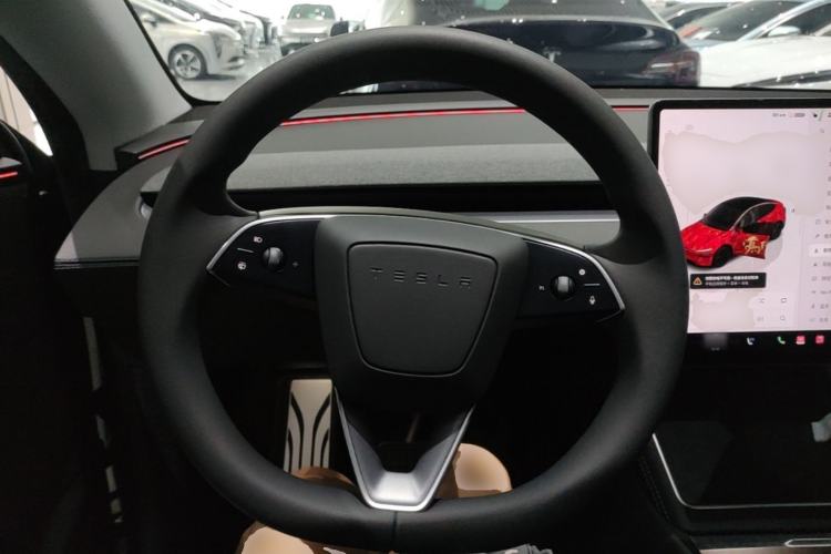 Used Tesla Model Y 2025 Long-Range All-Wheel-Drive Version Steering Wheel