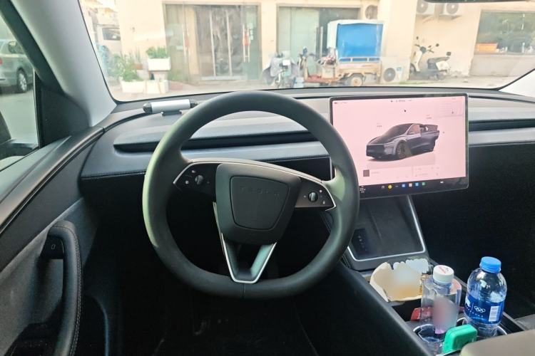 Used Tesla Model Y 2025 Rear-Wheel-Drive Version Steering Wheel