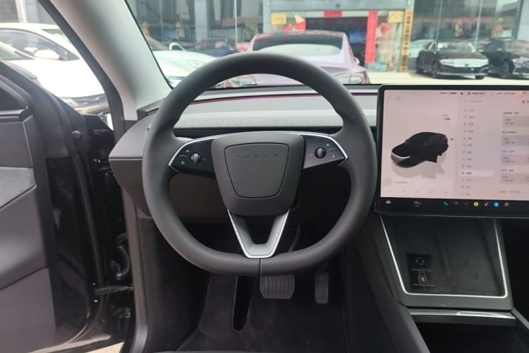 Used Tesla Model Y 2025 Rear-Wheel-Drive Version Steering Wheel