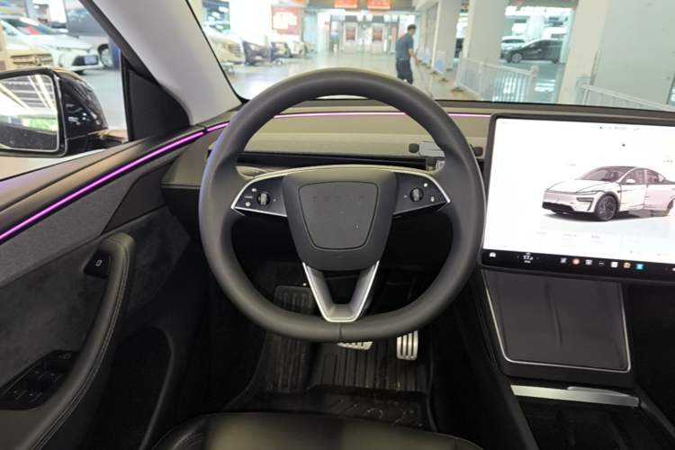 Used Tesla Model Y 2025 Updated Version Long-Range All-Wheel Drive Steering Wheel