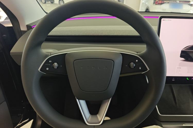 Used Tesla Model Y 2025 Rear-Wheel-Drive Version Steering Wheel