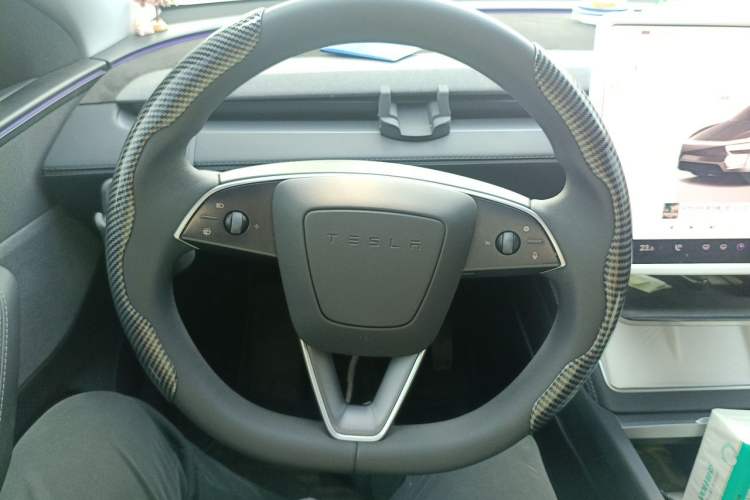 Used Tesla Model Y 2025 Rear-Wheel-Drive Version Steering Wheel