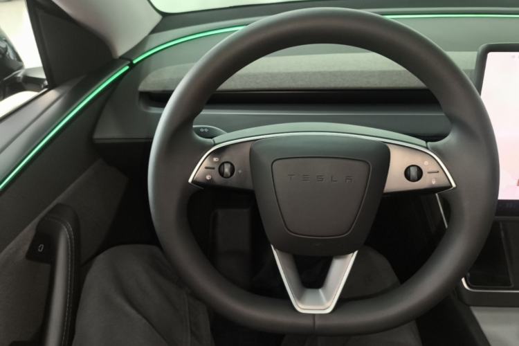Used Tesla Model Y 2025 Rear-Wheel-Drive Version Steering Wheel