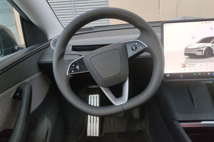 Used Tesla Model Y 2025 Rear-Wheel-Drive Version Steering Wheel